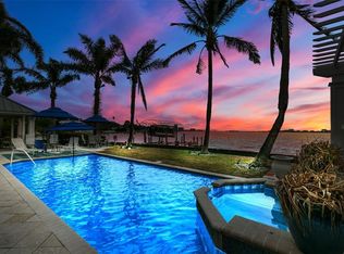 1828 Venetian Point Dr, Clearwater, FL 33755