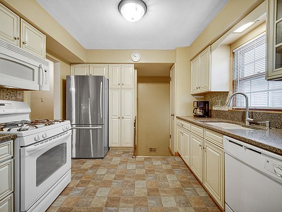5th image of 1325 Lake Ave