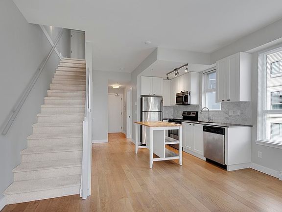 2nd image of 3080 Gladwin Rd #504