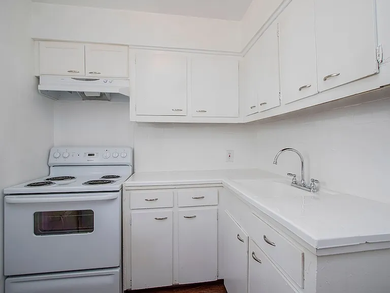 1419 Hyde Park — Photo 20