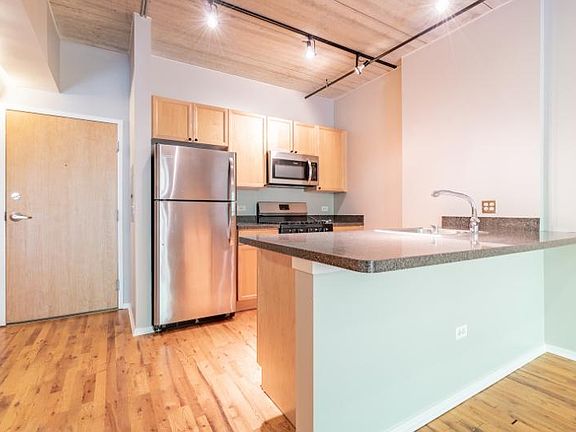5th image of 1430 S Michigan Ave APT 303
