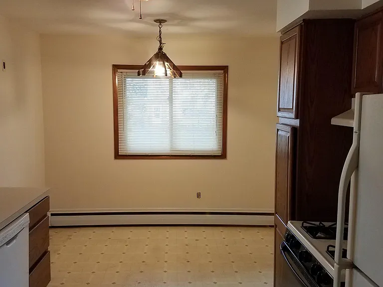 611 Eagle St — Photo 5