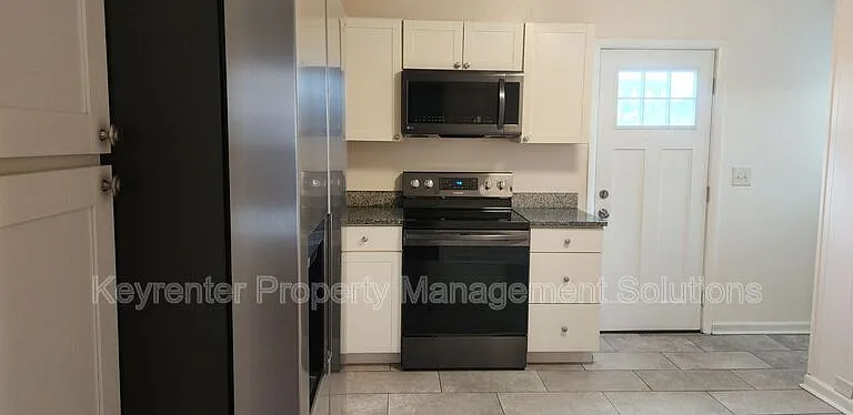 825 Highland Ave — Photo 14