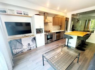 22 Perkins St #204, Ottawa, ON K1R7G5