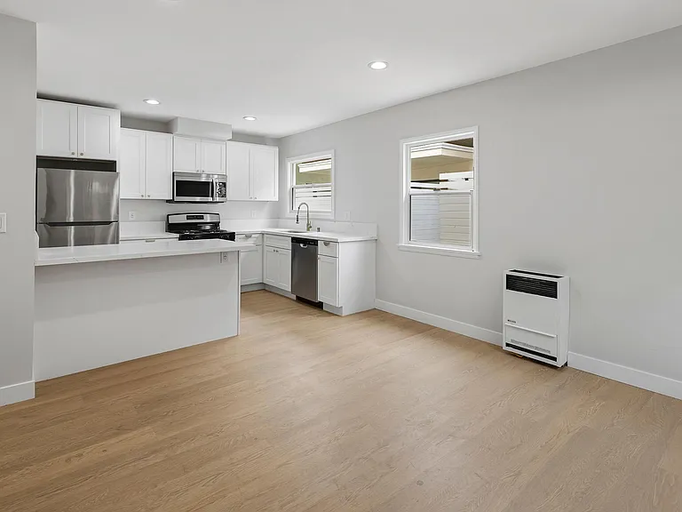 1107 E 3rd St #A — Photo 11