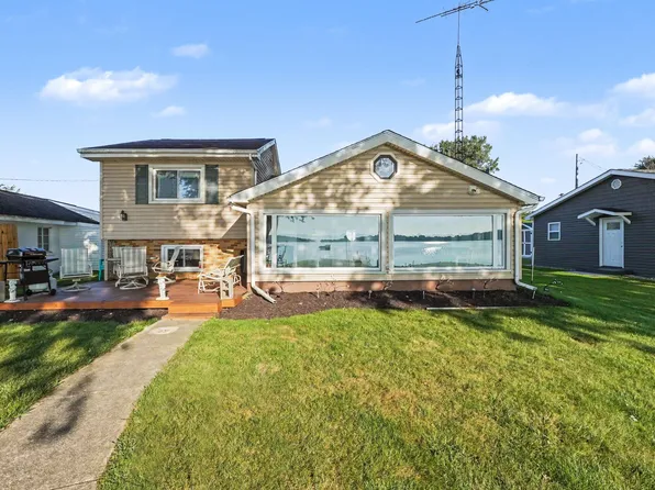 163 Lakeside Dr, Quincy, MI 49082
