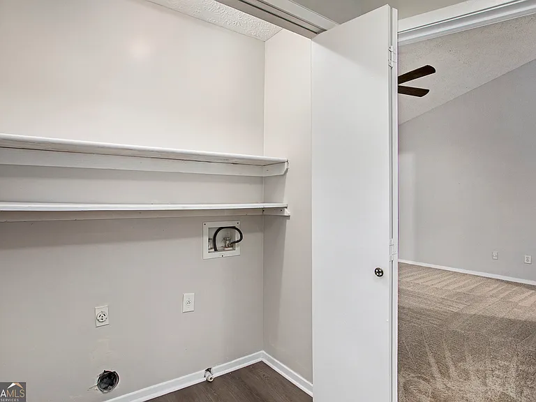 5731 Wells Cir — Photo 14