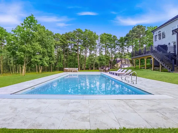 26 Savannah Rd, Jackson, NJ 08527