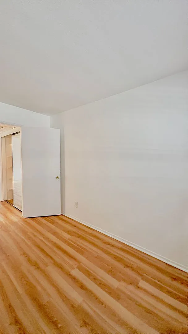 5250 Bellingham Ave. — Photo 4