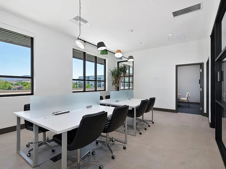 Halcyon Apartments — Photo 38