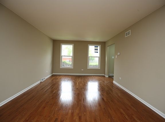 5th image of 835 E 192nd St