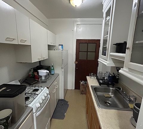 4th image of 1154 W Lunt Ave APT 117
