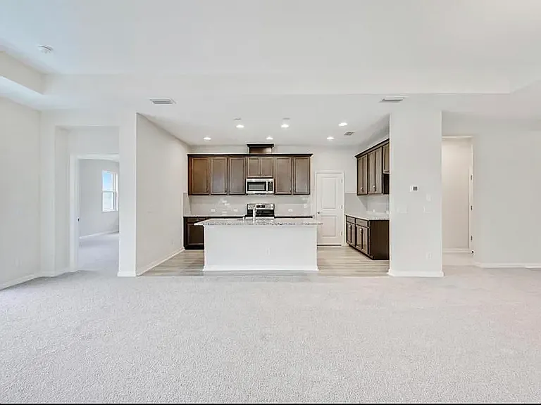 3 bed, 1890 sqft, $2,995 — Photo 4