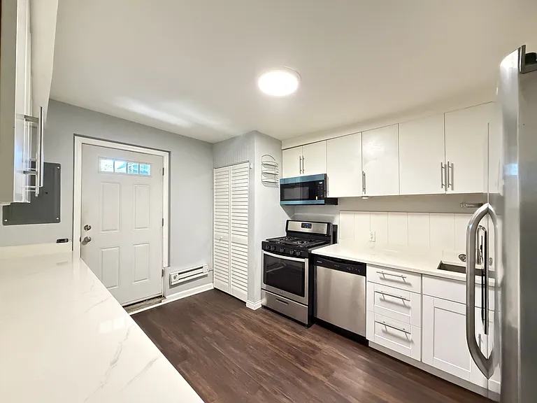3511 W Dickens Ave #1 — Photo 4