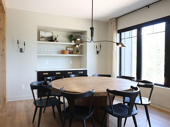 Dining room with serving area and plenty of seating
