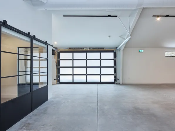 329 Catherine St, Ottawa, ON K1R 5T3