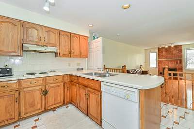 3rd image of 21 Halesmanor Ct