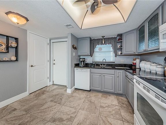 5th image of 7 Elgin Pl APT 203