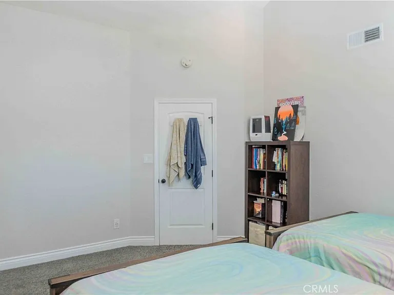 1042 Robinson Ct — Photo 46