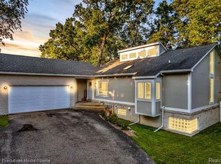 3482 Benstein Rd, Commerce Township, MI 48382