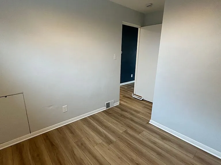 506 Crescent Boulevard Ext — Photo 33