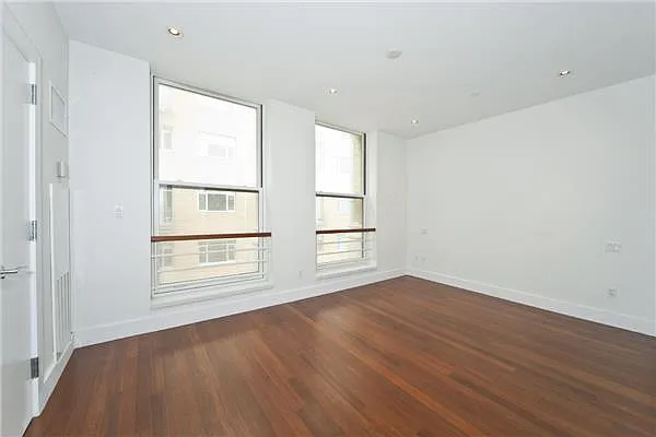 Rented by Bank Neary | media 23