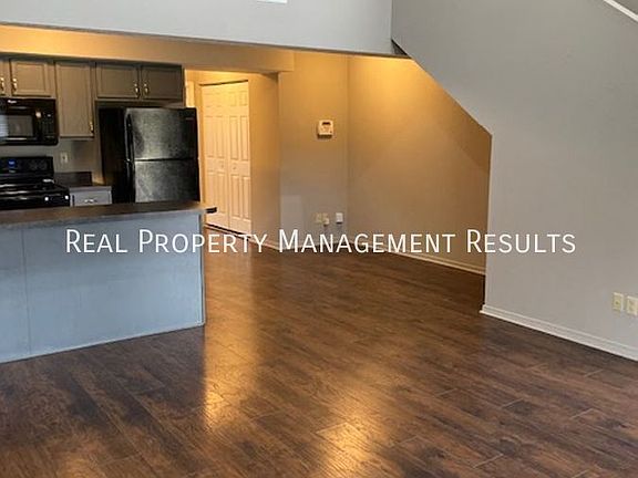 4th image of 902 Pfeiffer Ave