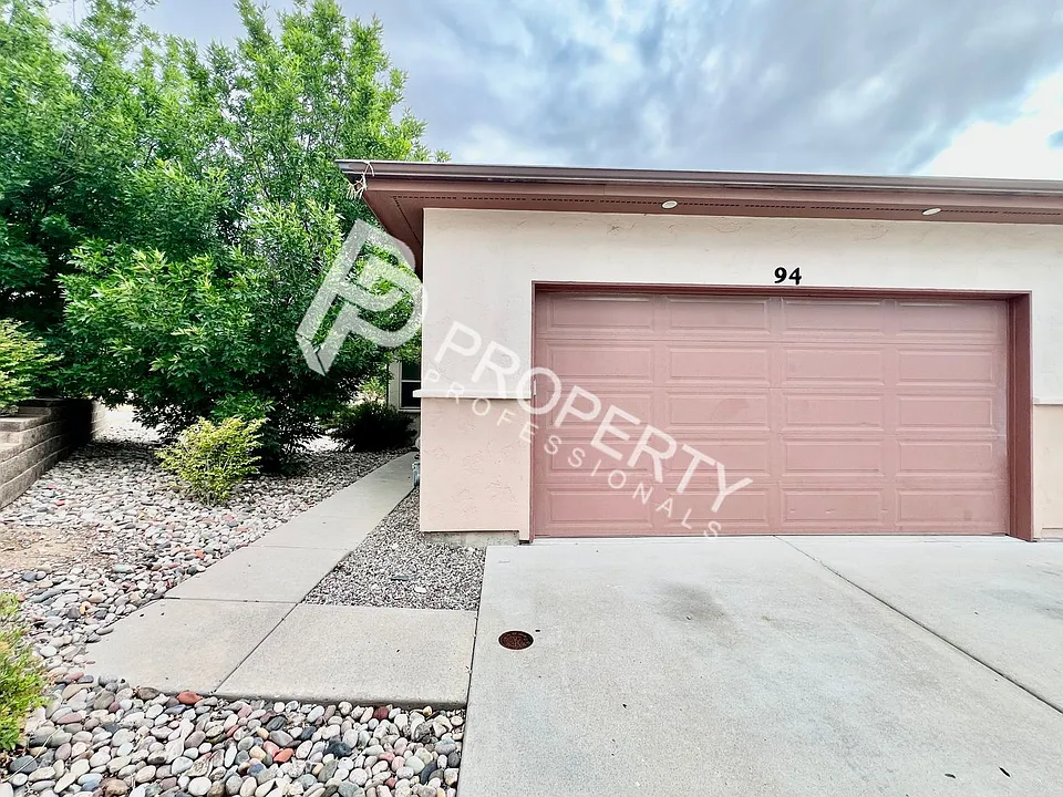 94 Castle Ridge Dr