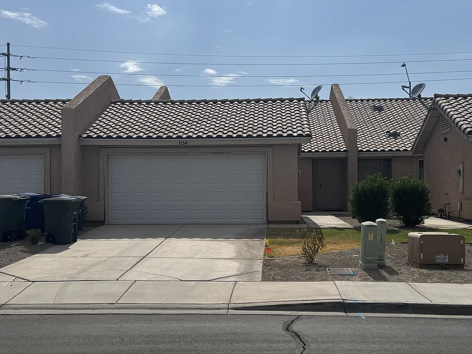 3154 S Robert Way