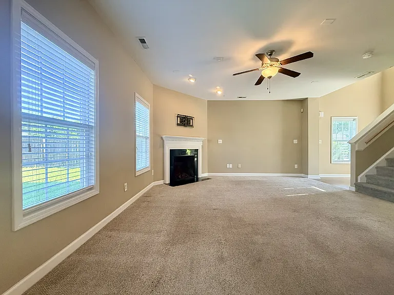 1820 Shady Knoll Ln — Photo 3