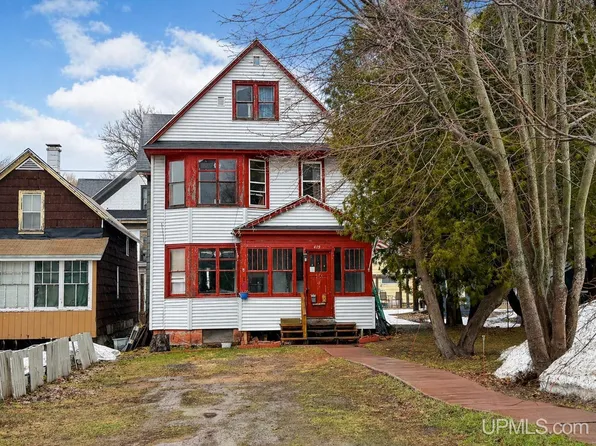 419 7th St, Calumet, MI 49913