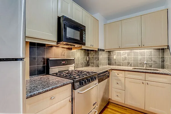 Sold by Redfin Real Estate | media 2