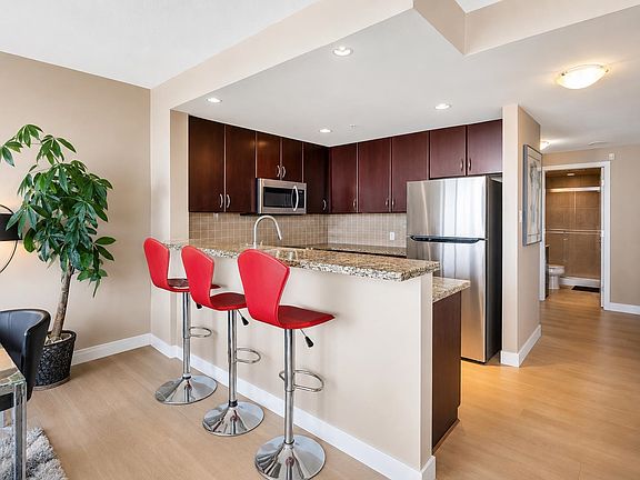 4th image of 1428 W 6th Ave #1301