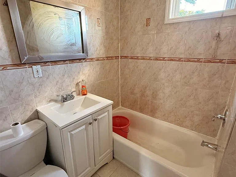 21734 Hempstead Ave — Photo 12