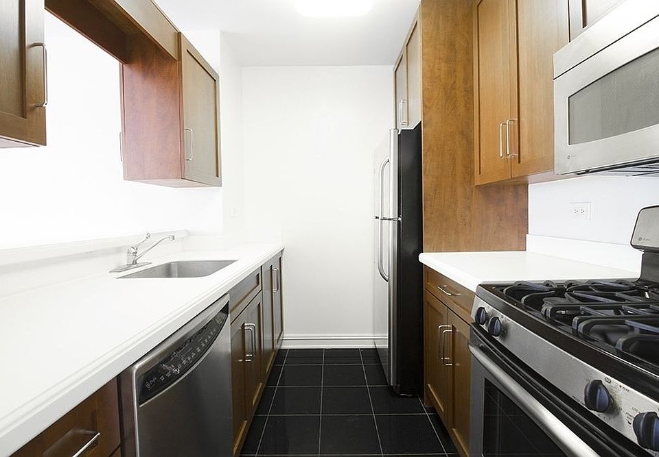 1st image of 400 E 71st St APT 8R