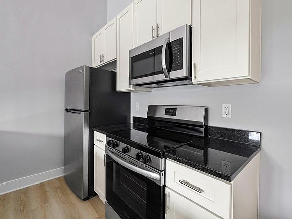 4th image of 310 W 31st St #110