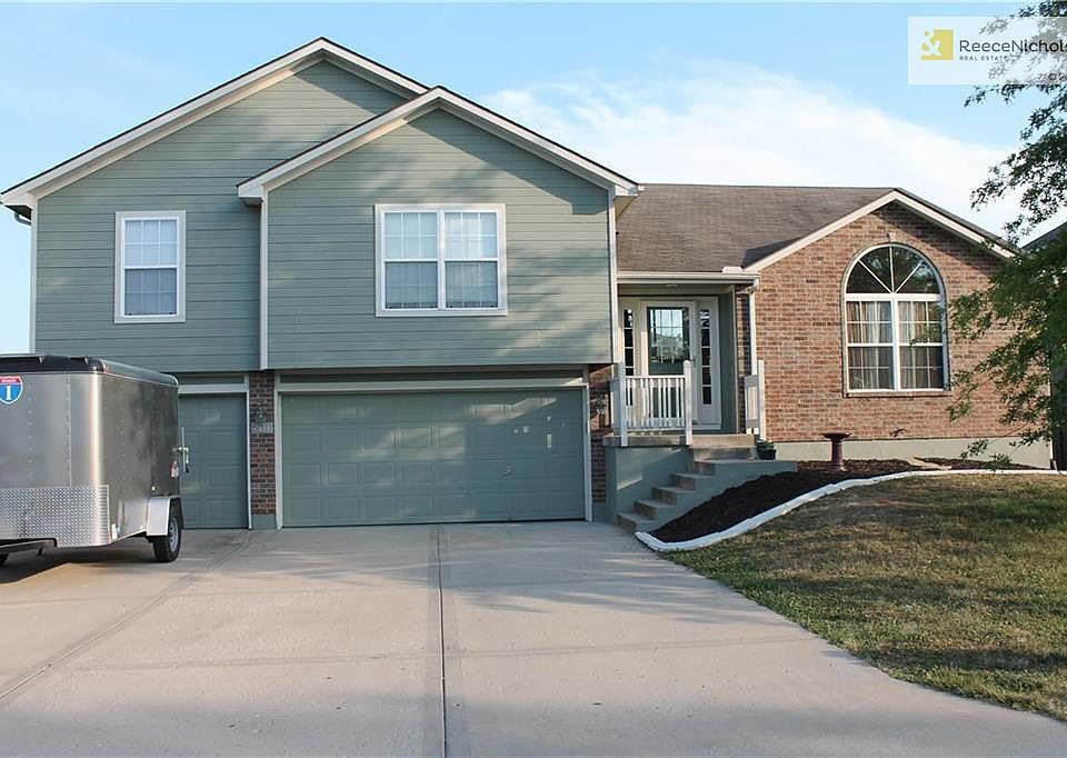 Freshly painted on the outside! Beautiful 3 car garage home!