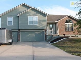 513 SW Lakeview Dr, Grain Valley, MO 64029