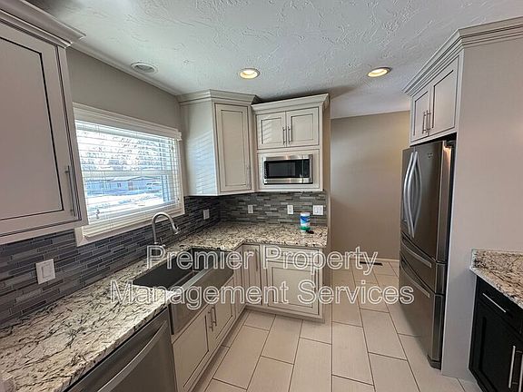 2nd image of 2849 Parkhill Dr