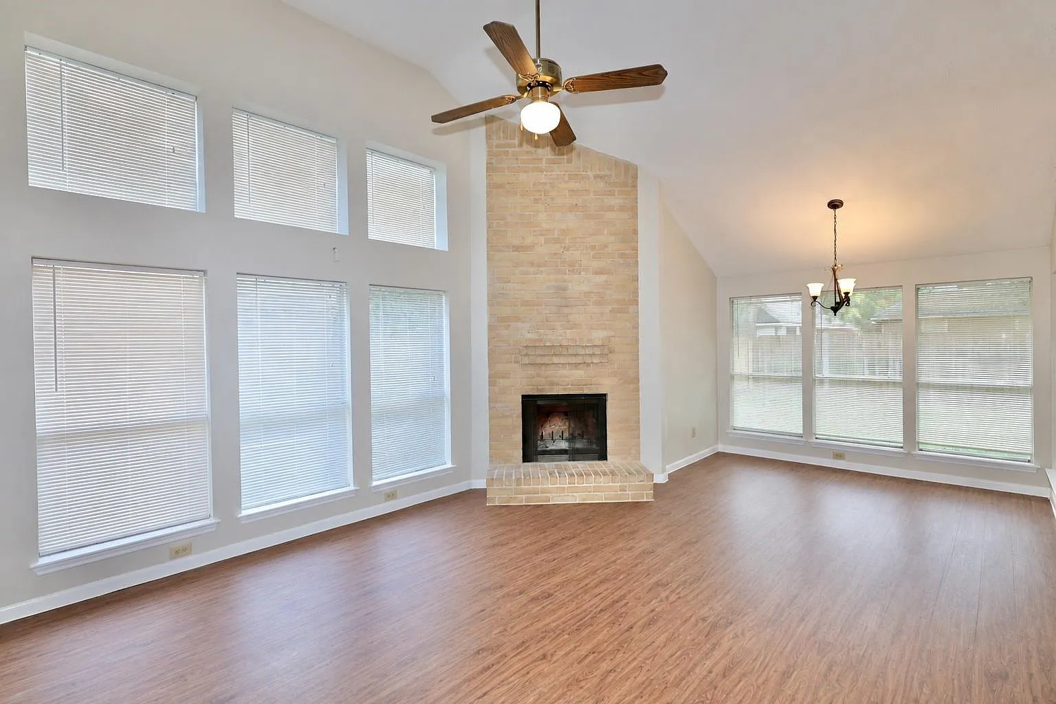 3 bed, 2.0 bath, 1325 sqft, $1,900 — Photo 1