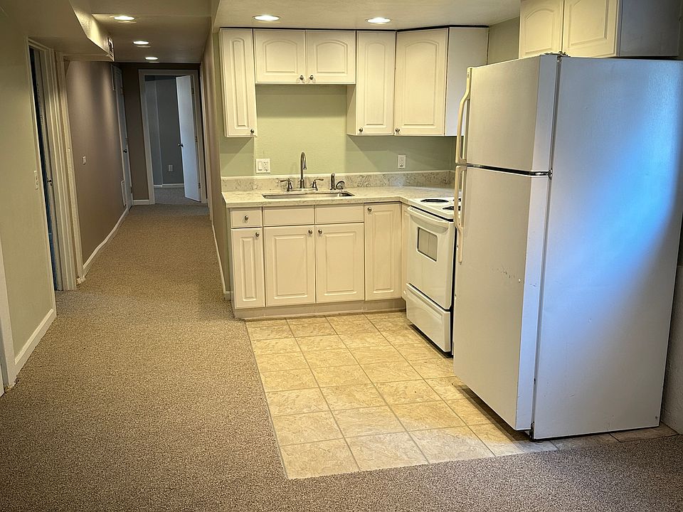 Kitchen & Hallway