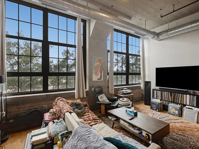 3963 W Belmont Ave #204 — Photo 7