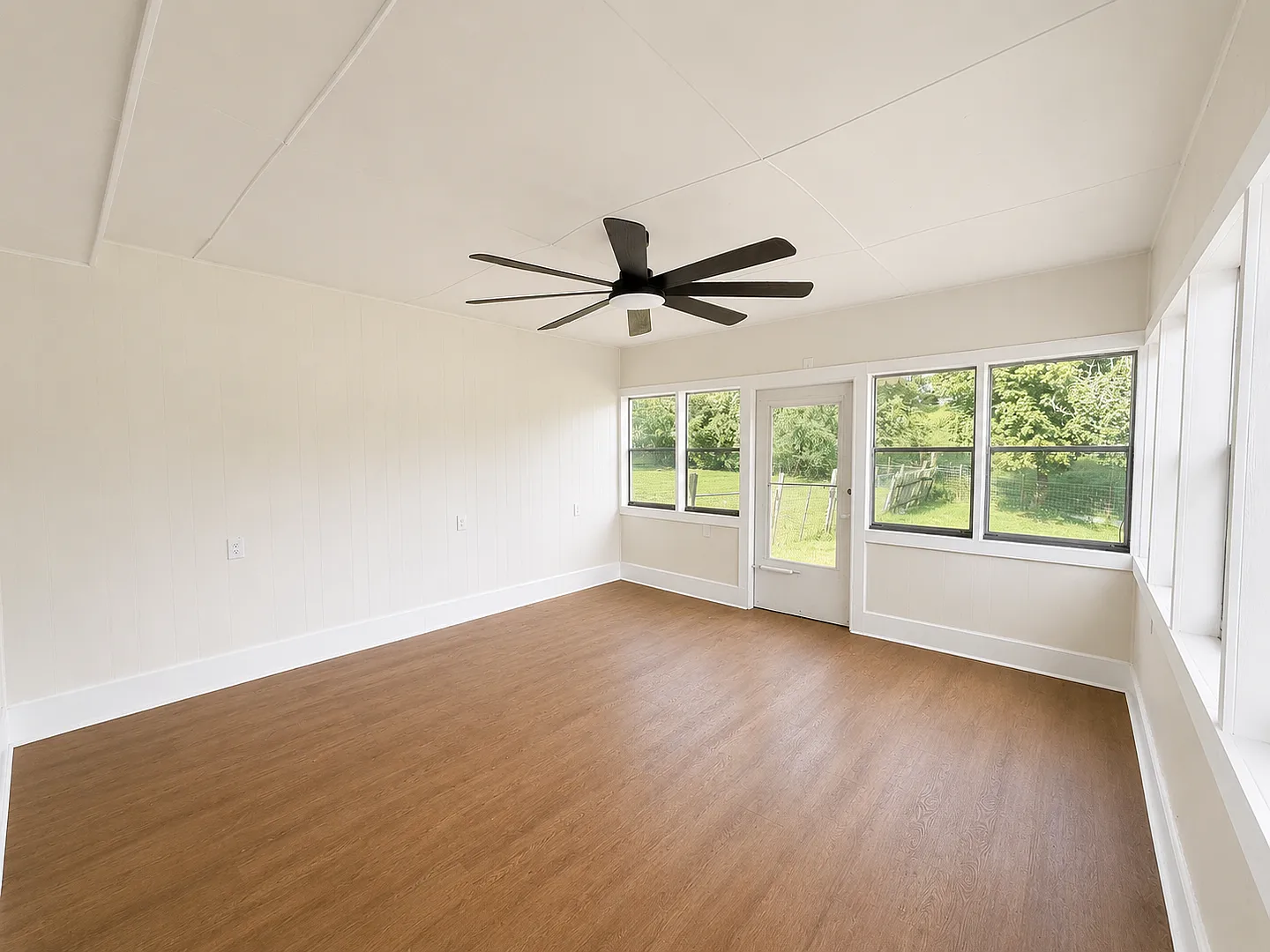 One-Level Living in Kingsport with Screened Porch & Large Yard — Photo 3