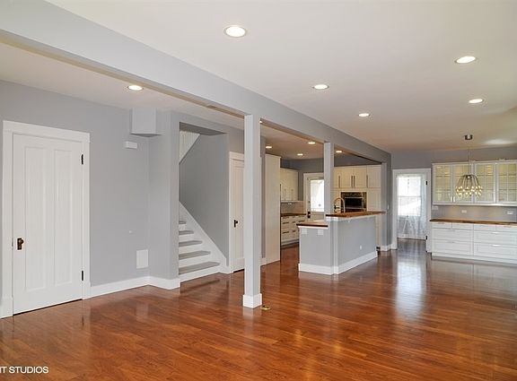 4th image of 3809 N Avers Ave