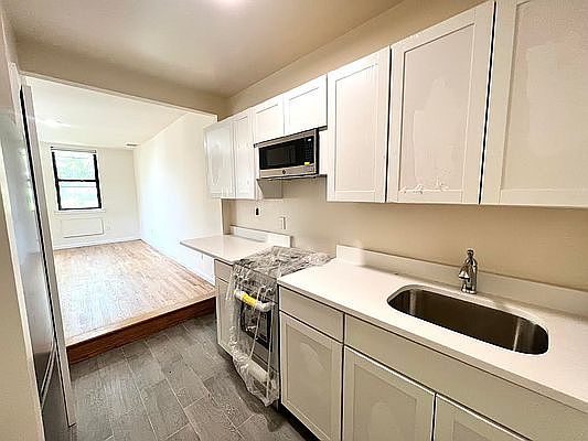 1st image of 321 W 105th St