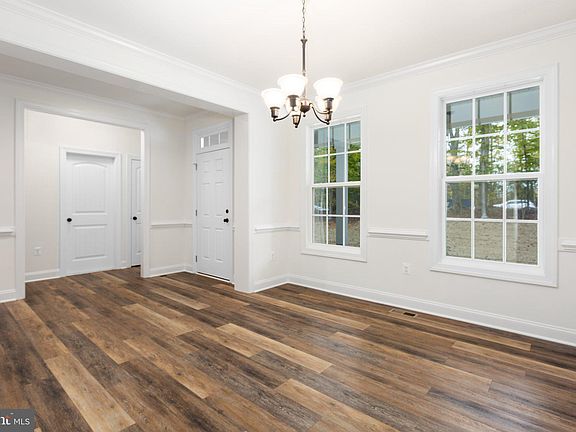 5th image of 501 Wiley Ln