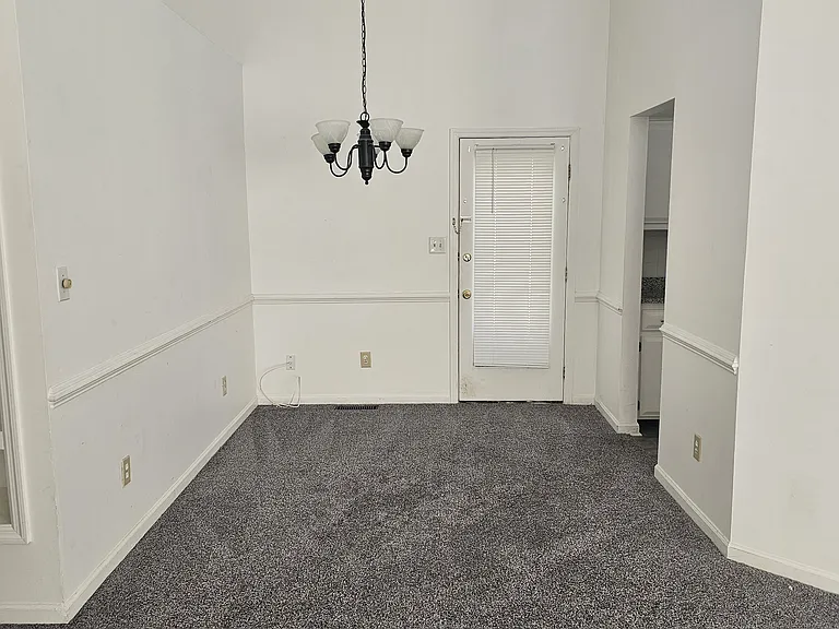 215 Strawberry Ct — Photo 4