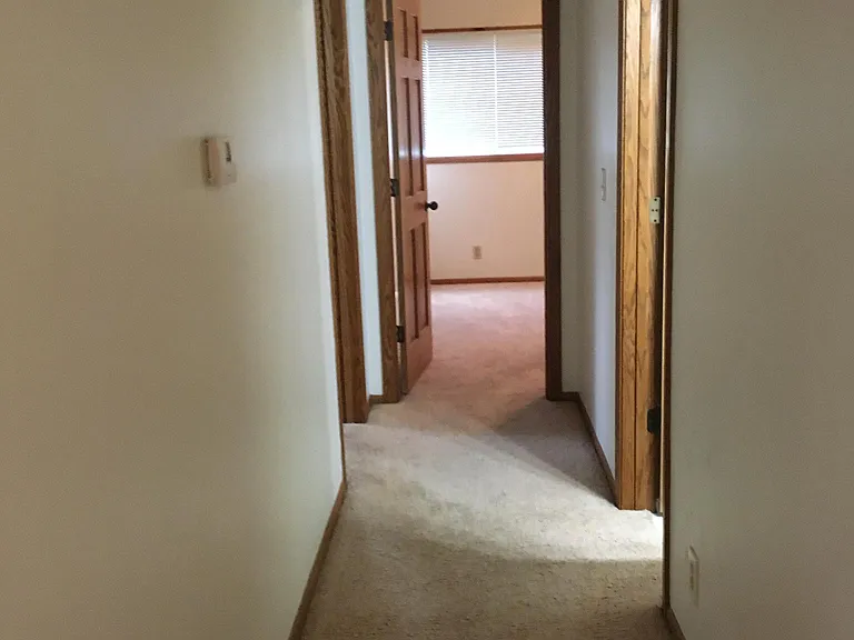 Hallway to bedrooms & bath