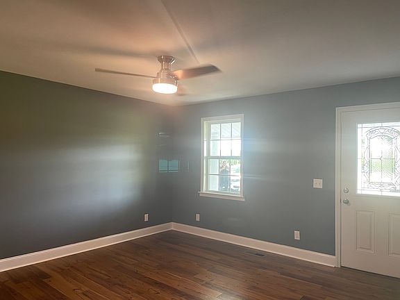 4th image of 1379 School House Rd