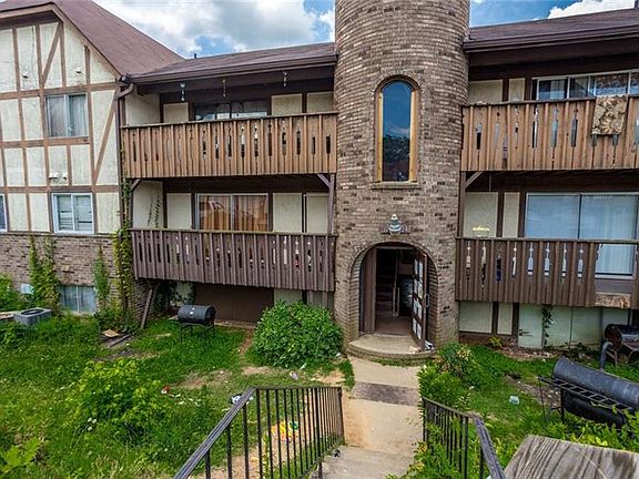 3rd image of 613 Camelot Dr Unit 613